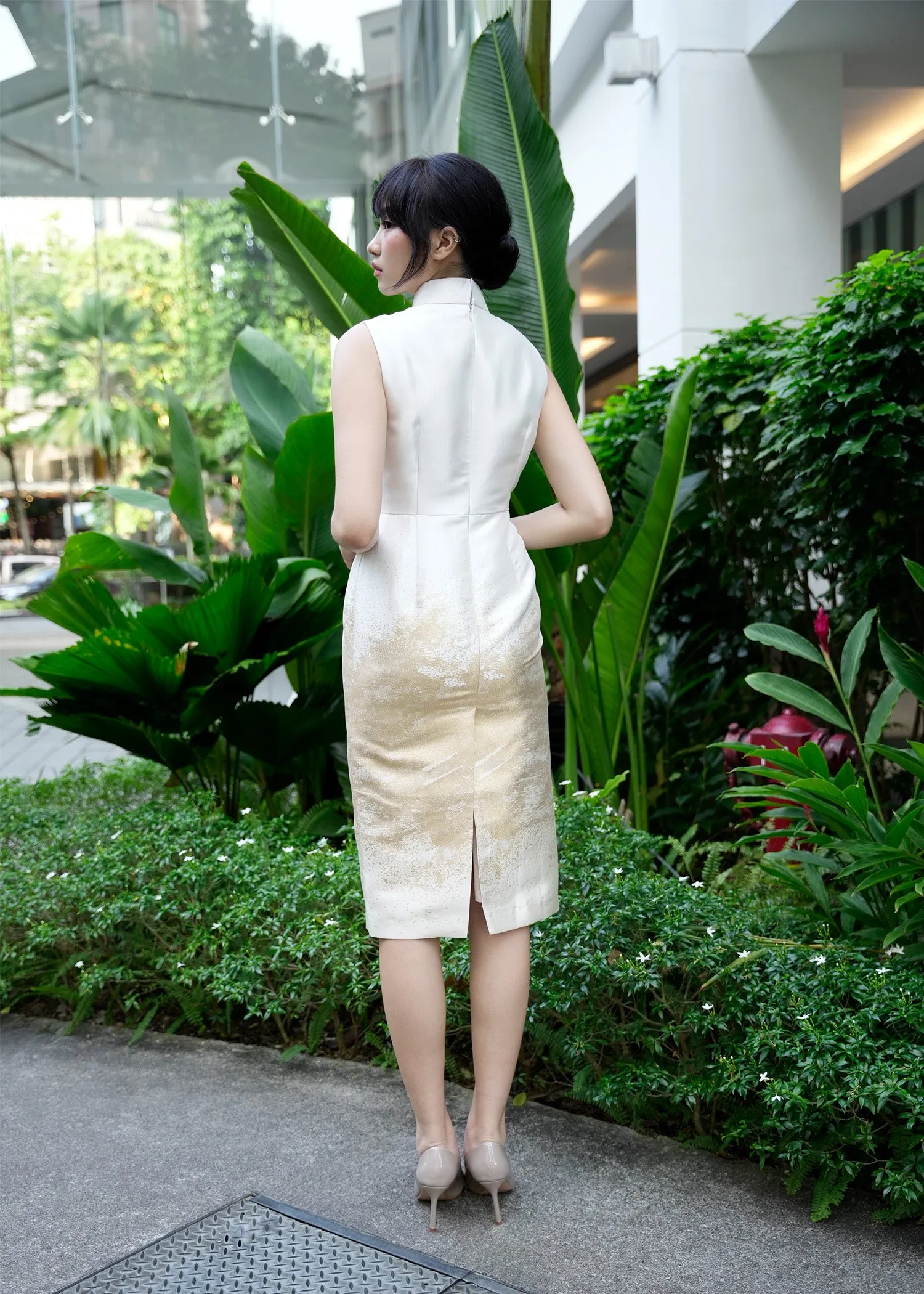 Common Mallows Midi Qipao (White/ Gold) - RTW