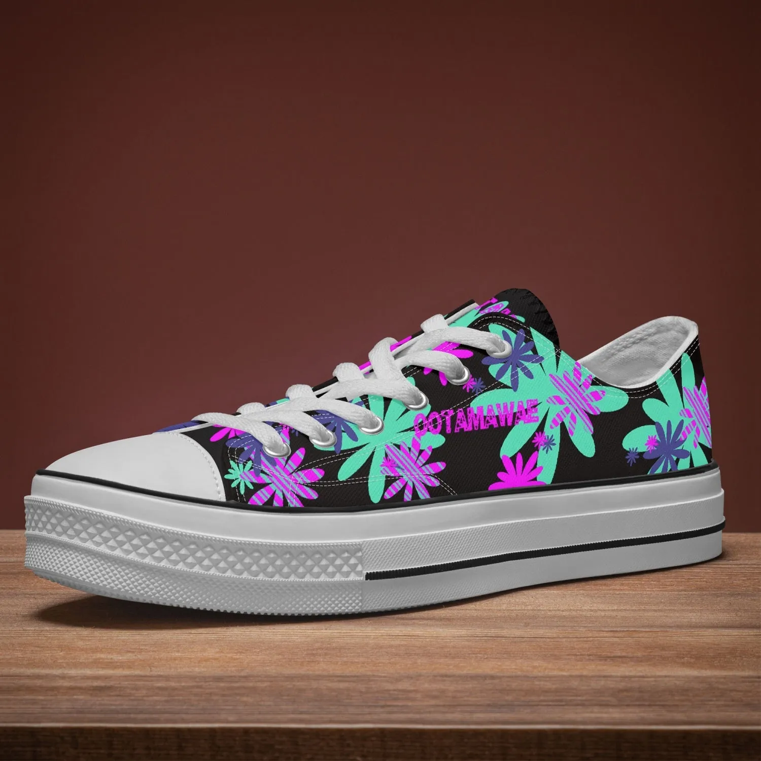 Low Canvas Shoes-Flowers on Black