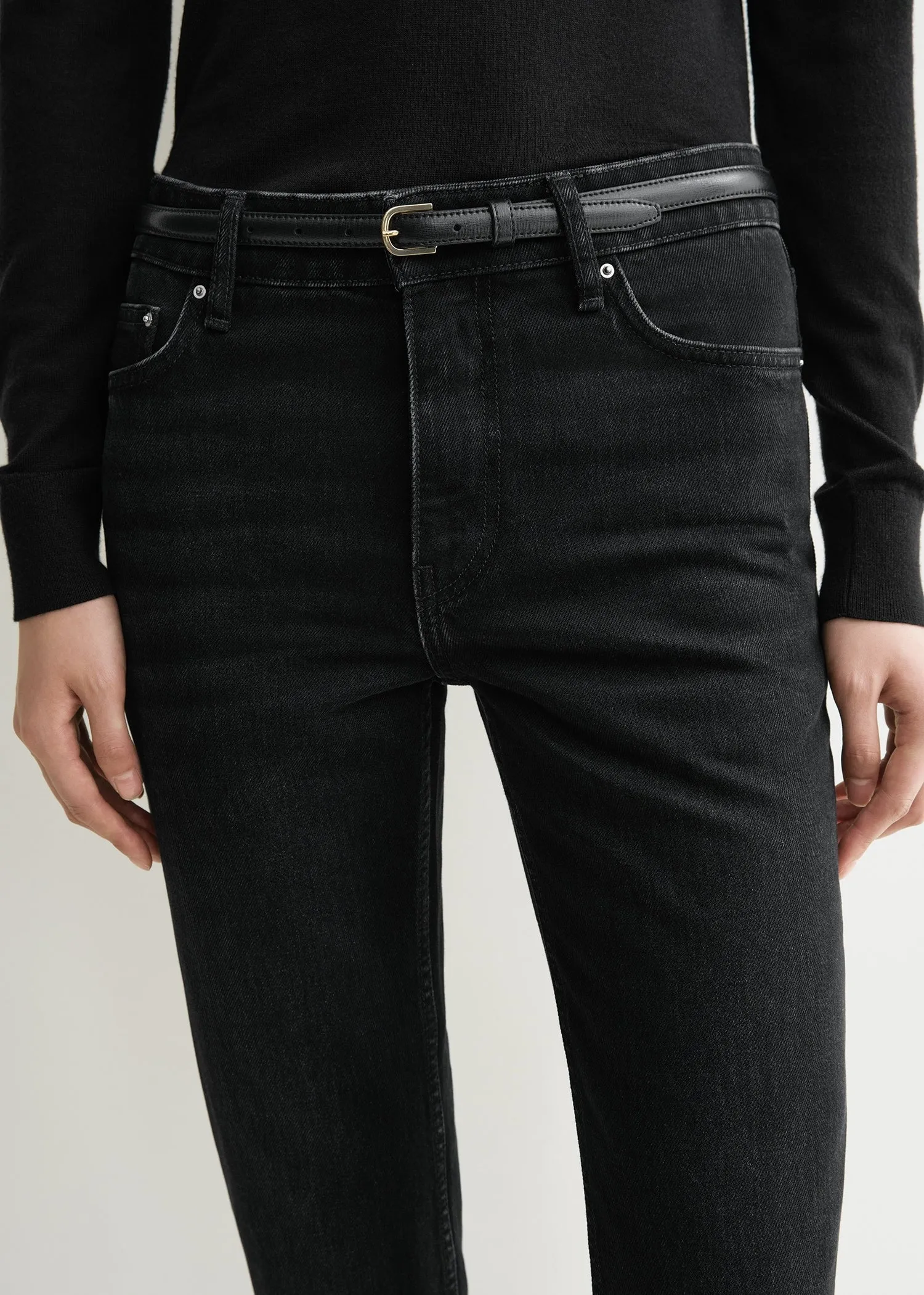 Low taper denim faded black