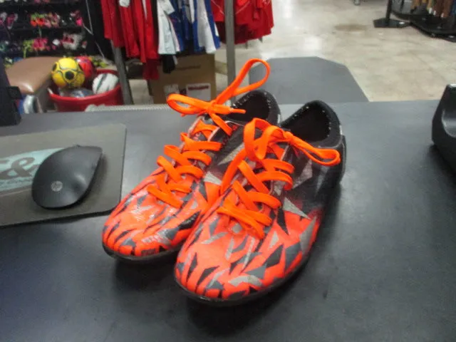 Used Tiebao Soccer Turf Soccer Shoes